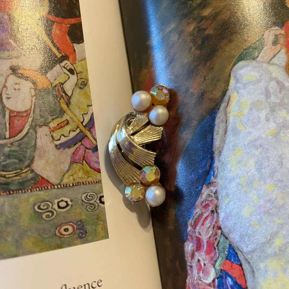 Vintage clip earrings 💕